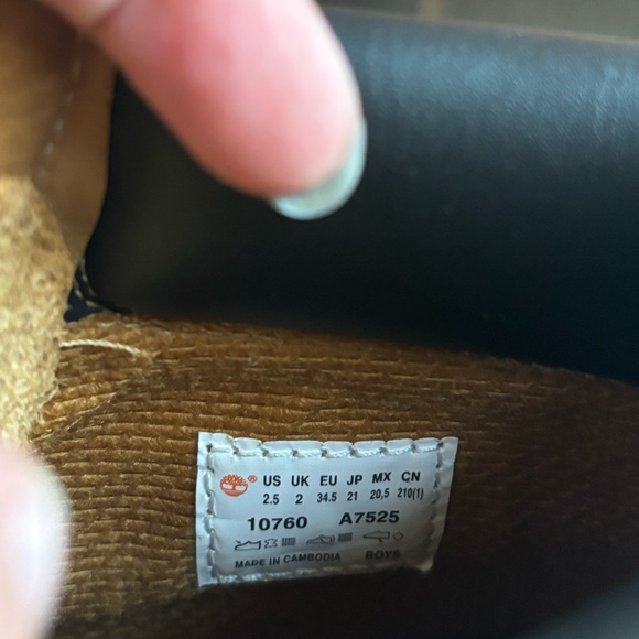 Boys Timberland Classic Waterproof Boots - Picture 9 of 9